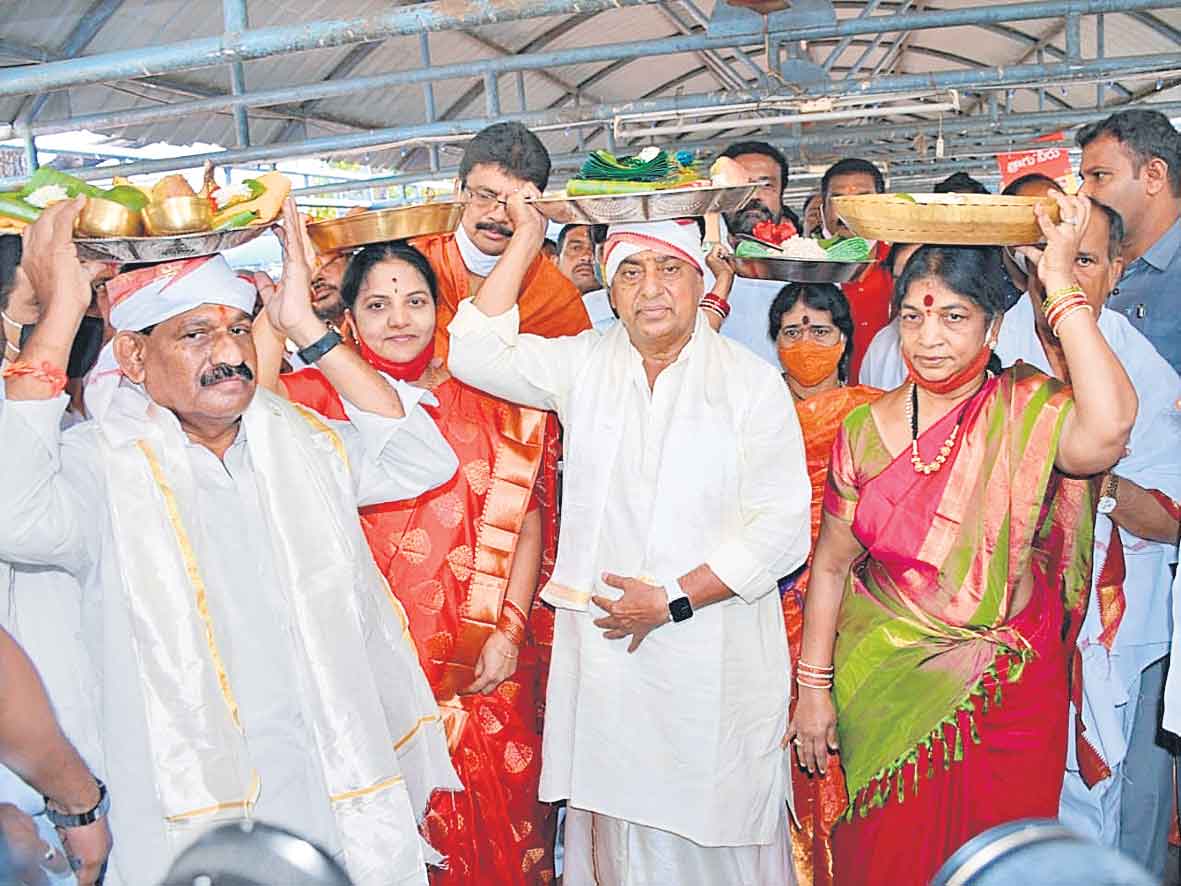 బాసరలో మూలానక్షత్ర సందడి