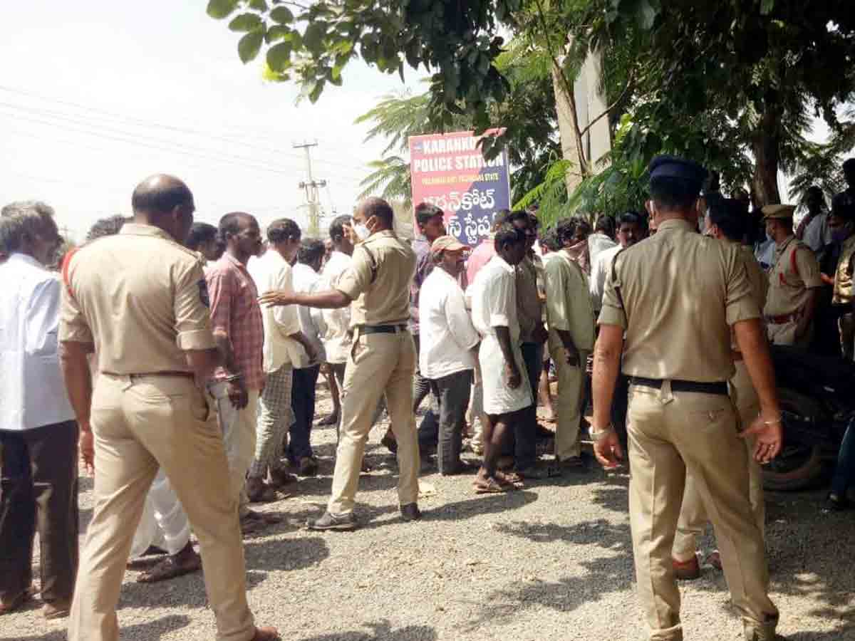 Tandur : సర్పంచ్‌ పై ఉప సర్పంచ్‌ దాడి.. అసలేం జరిగిందటే..