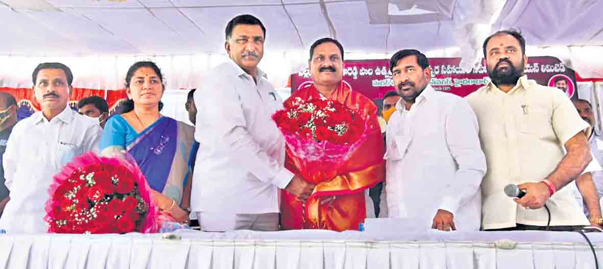 పరిశ్రమలకు సీఎం కేసీఆర్‌ చేయూత