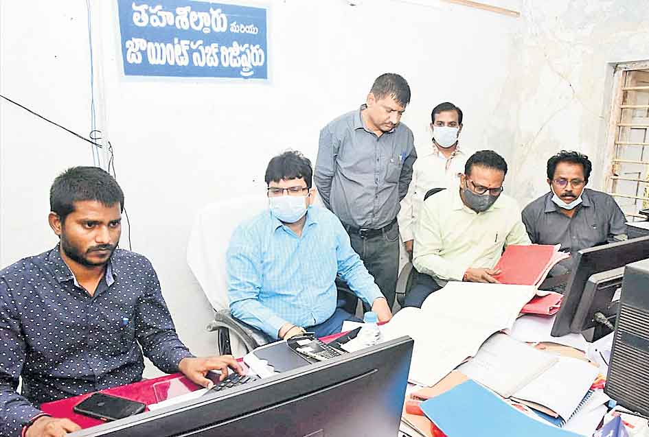 భూ సమస్యల పరిష్కారానికే ‘ధరణి’