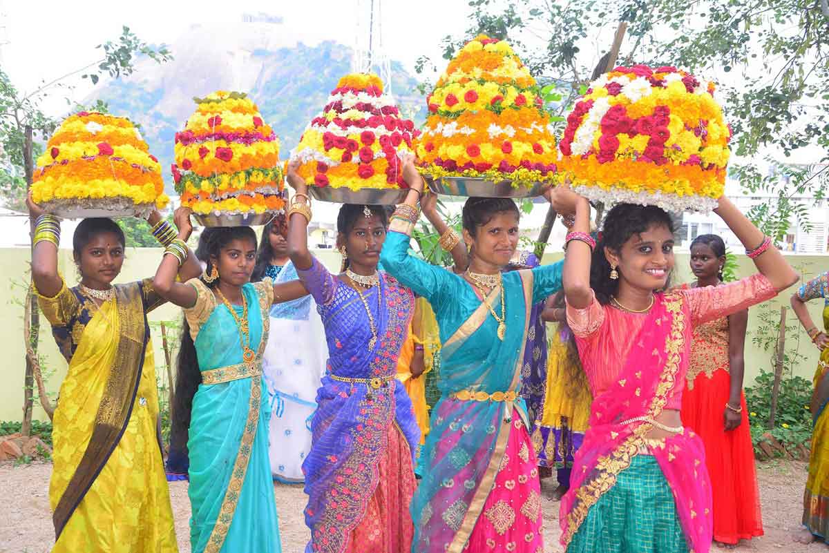 పండుగ జోష్‌