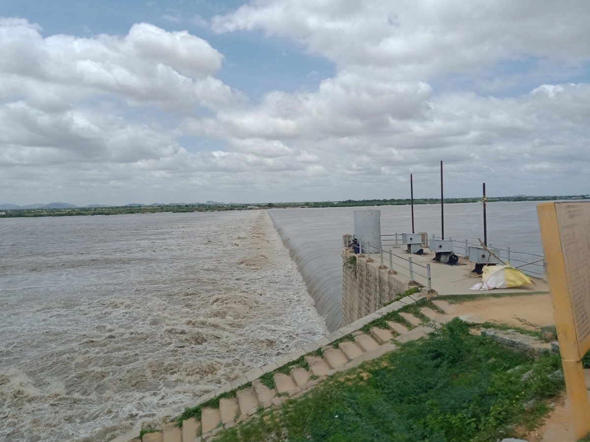 తుంగభద్ర డ్యాంకు నిలకడగా వరద