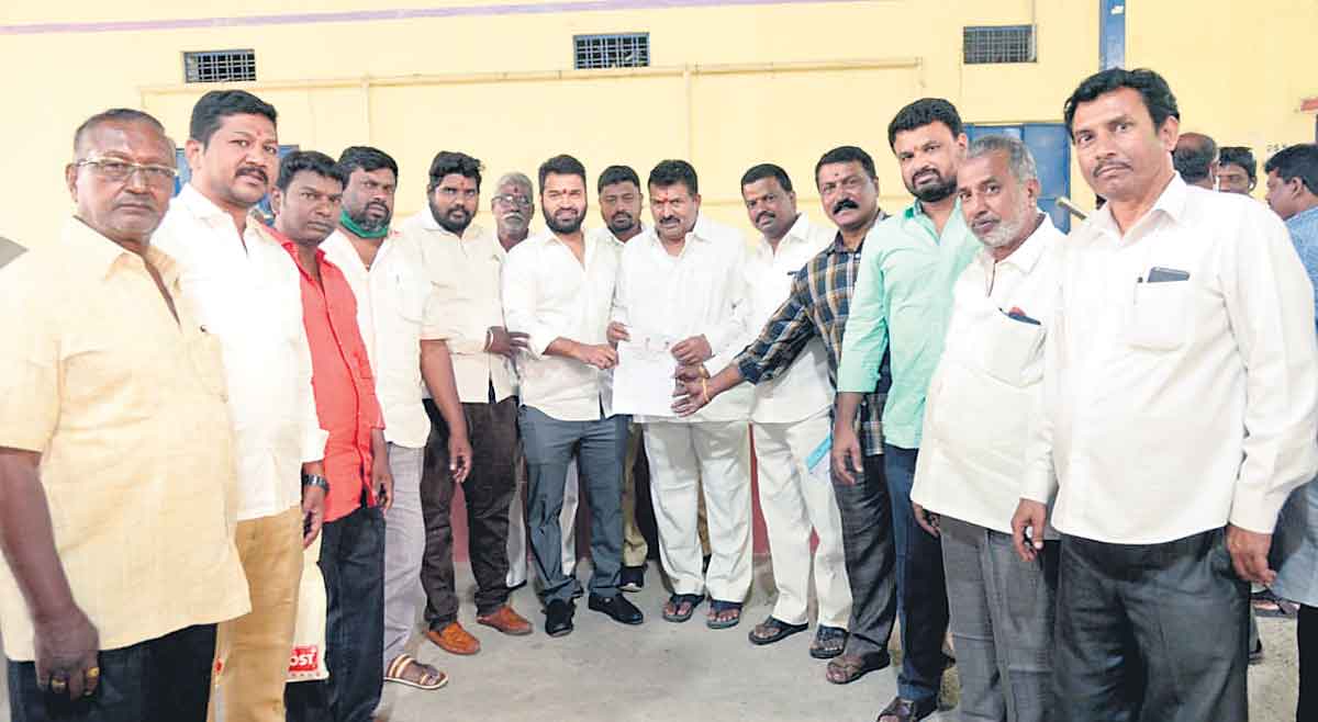 పార్టీ బలోపేతానికి కృషి చేయాలి