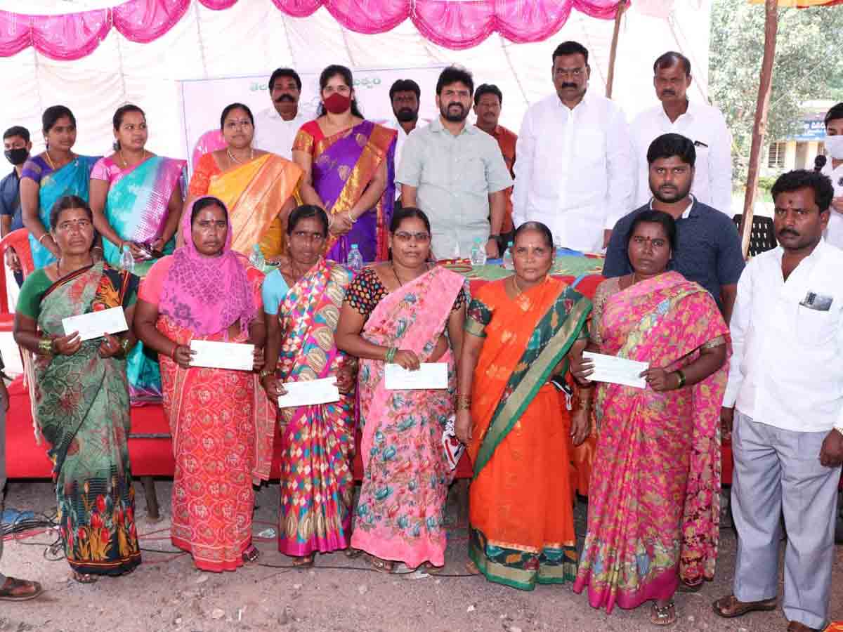 Vikarabad : పేద ప్రజల ఆపద్బాంధవుడు సీఎం కేసీఆర్‌.. ఎమ్మెల్యే డాక్టర్‌ మెతుకు ఆనంద్‌