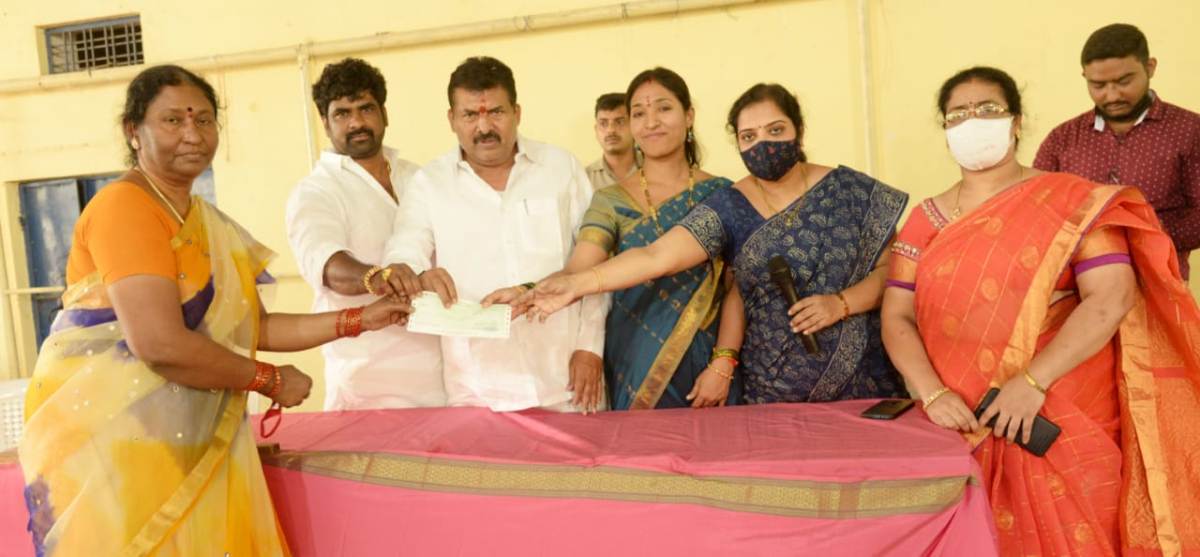 Kalyana lakshmi | ఆడబిడ్డల పెండ్లిళ్ల‌కు కేసీఆర్ చేయూత‌ : ఎమ్మెల్యే ముఠా గోపాల్‌