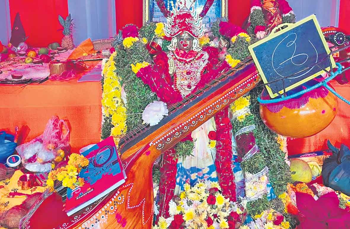 సరస్వతీ నమస్తుభ్యం..