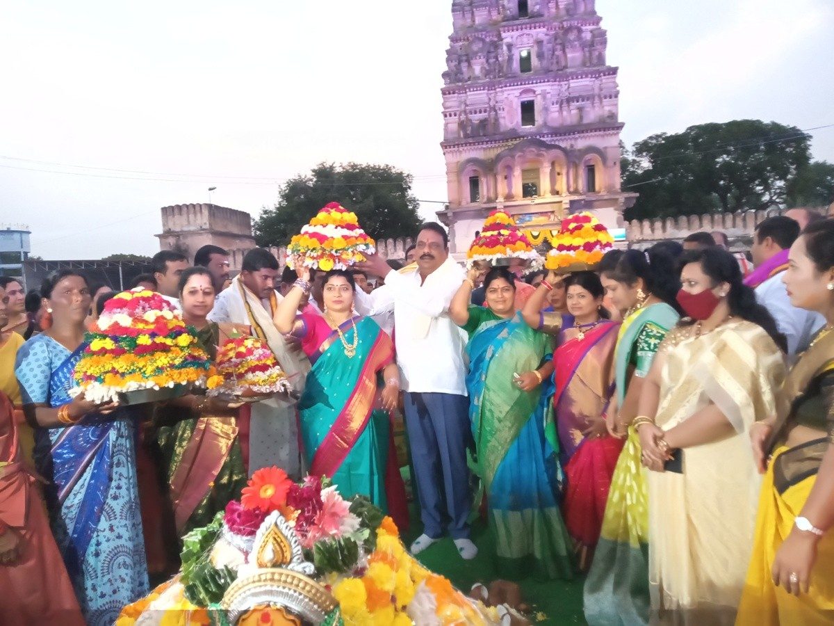 Bathukamma | పూలను పూజించే సంస్కృతి తెలంగాణదే : జిల్లా పరిషత్‌ చైర్‌పర్సన్‌ తీగల అనితారెడ్డి, ఎమ్మెల్యే టి.ప్రకాశ్‌ గౌడ్‌
