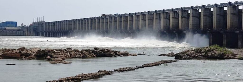 జూరాల ప్రాజెక్టుకు నిలకడగా వరద