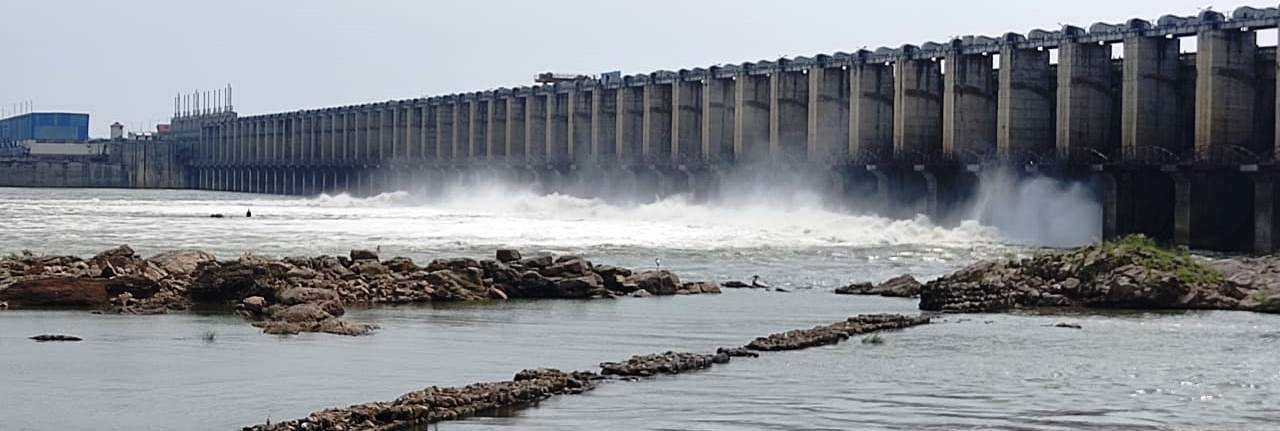 జూరాల ప్రాజెక్టుకు స్థిరంగా వరద