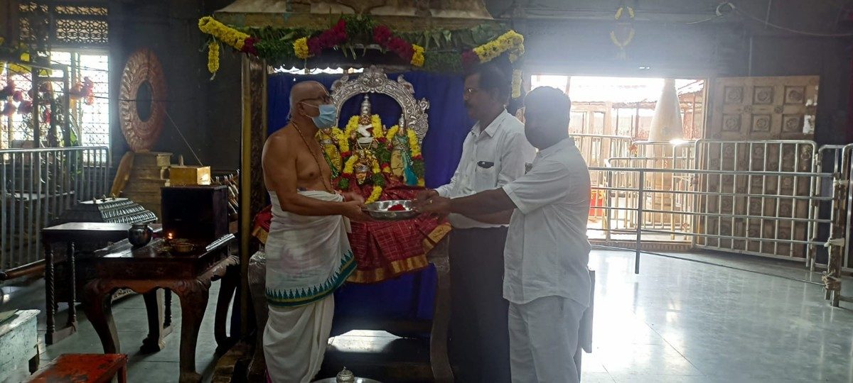 యాదాద్రీశుడికి ప్రత్యేక పూజలు