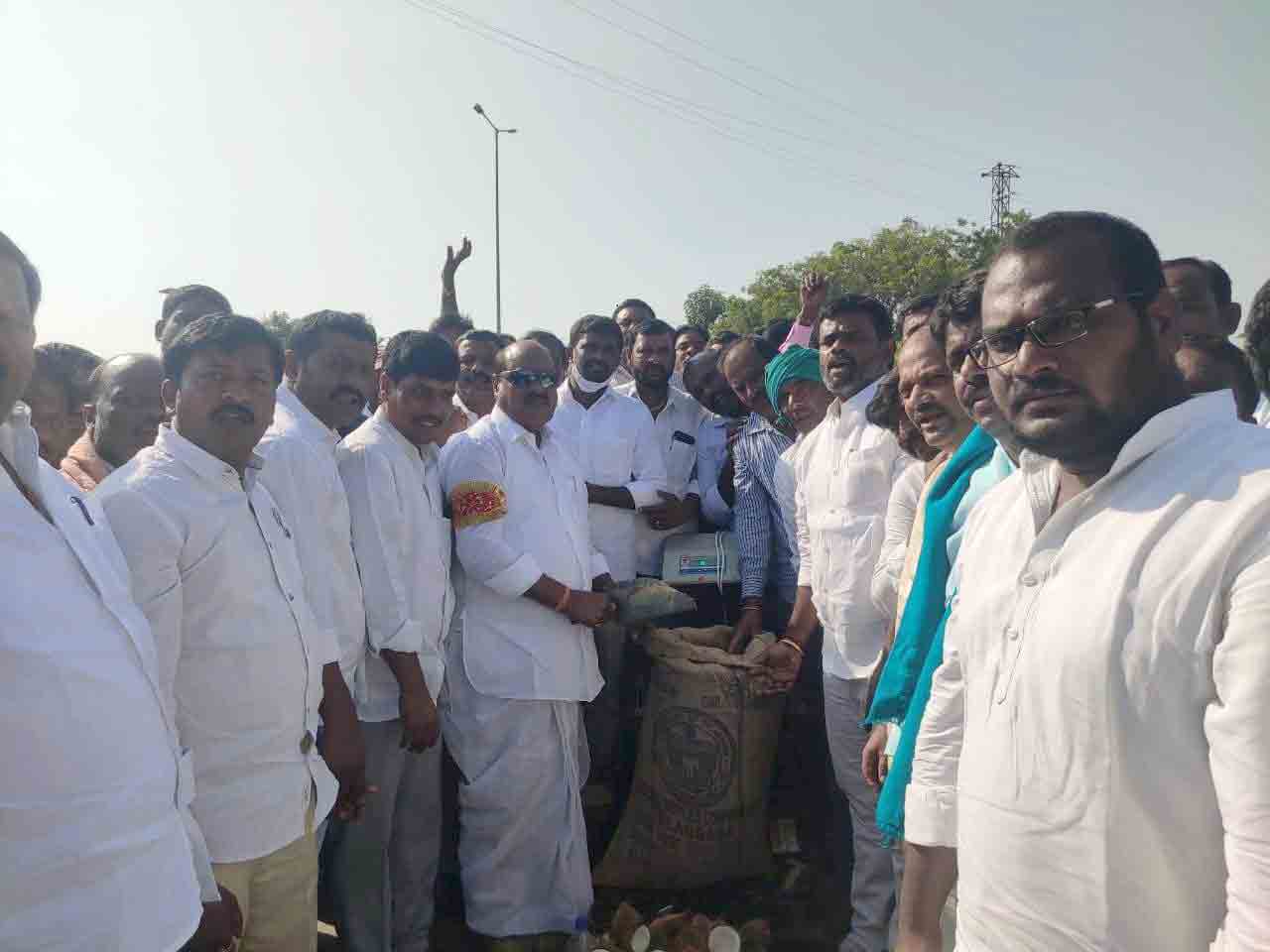 గిట్టుబాటు ధర అందించేందుకు కొనుగోలు కేంద్రాలు.. ఆర్టీసీ చైర్మన్‌ బాజిరెడ్డి గోవర్ధన్‌