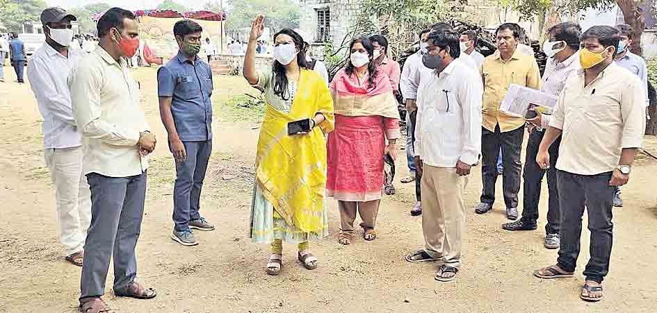 అభివృద్ధి పనుల్లో జాప్యం తగదు