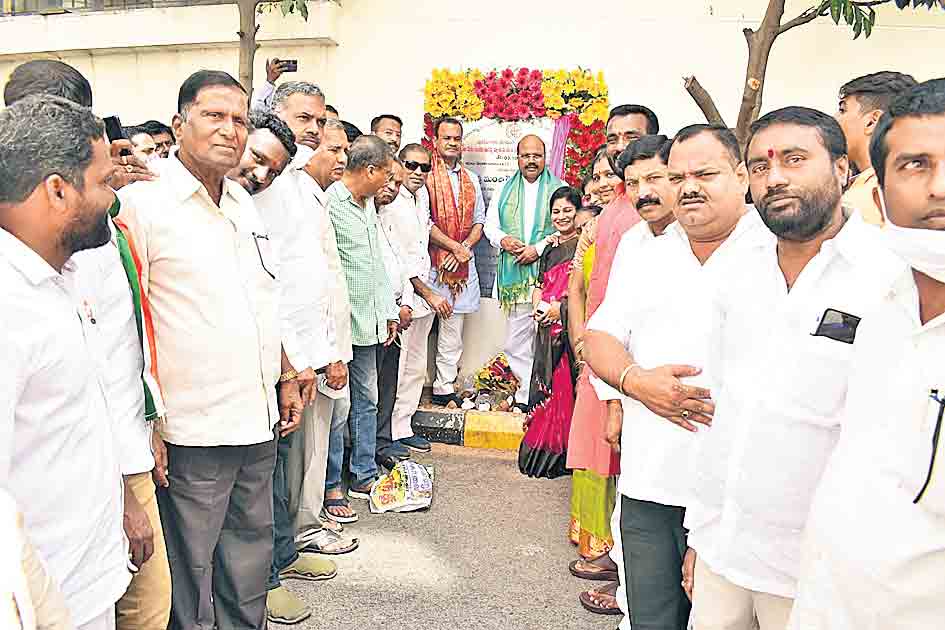 అభివృద్ధిపై దృష్టి సారించాలి