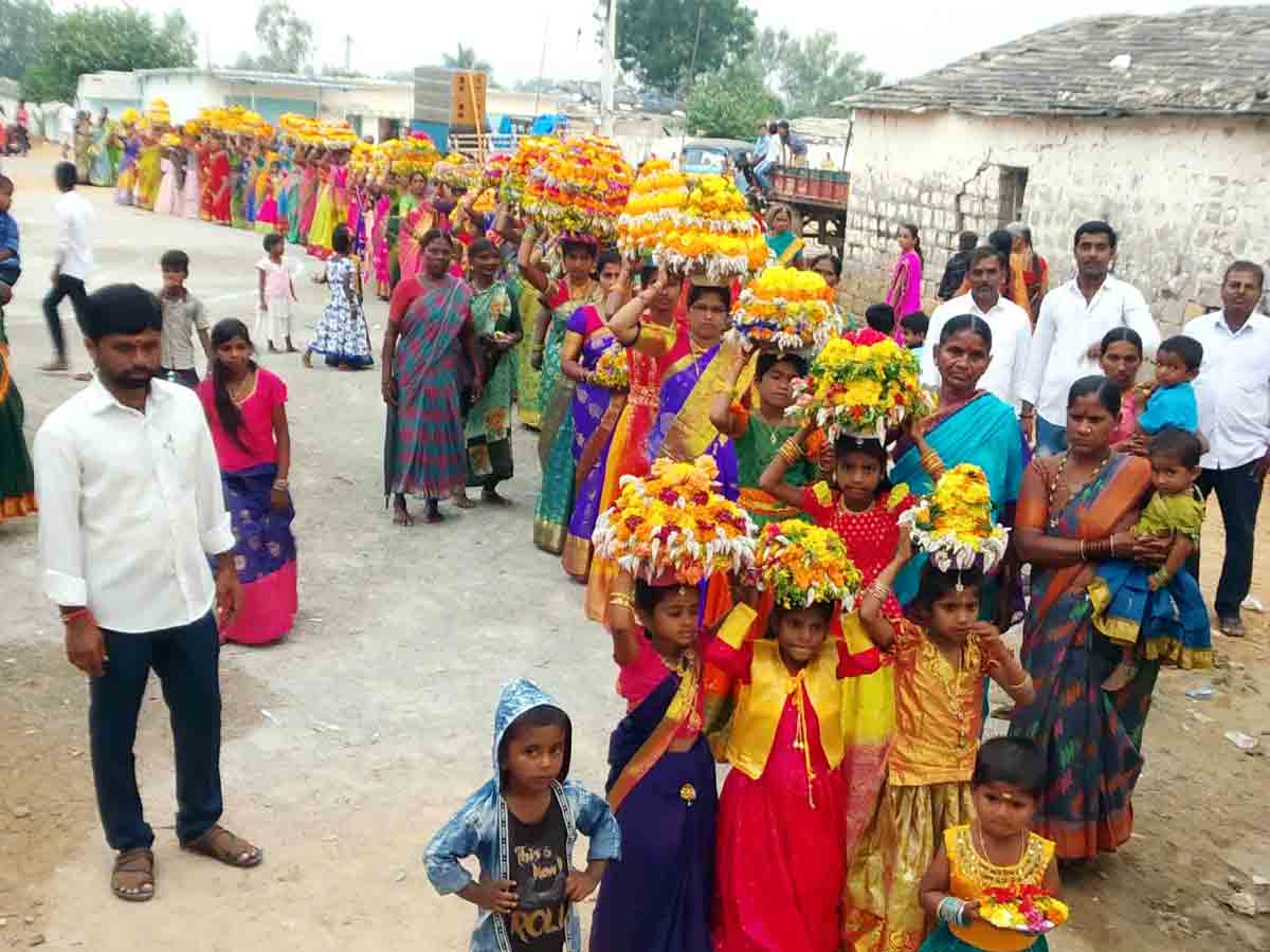 Bhatukamma : ఘనంగా సద్దుల బతుకమ్మ..