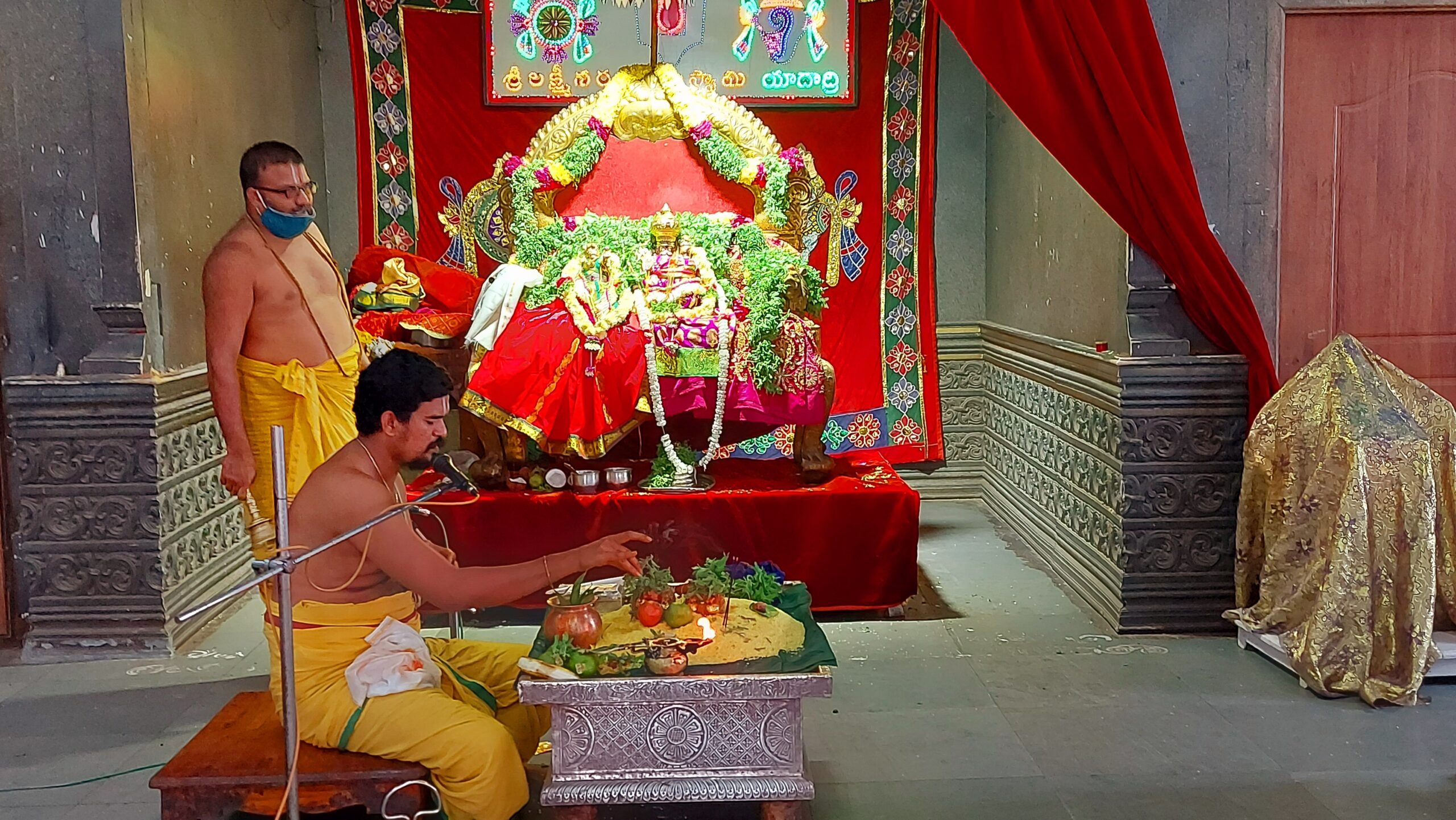 Yadadri: యాదాద్రీశుడికి విశేష పూజలు