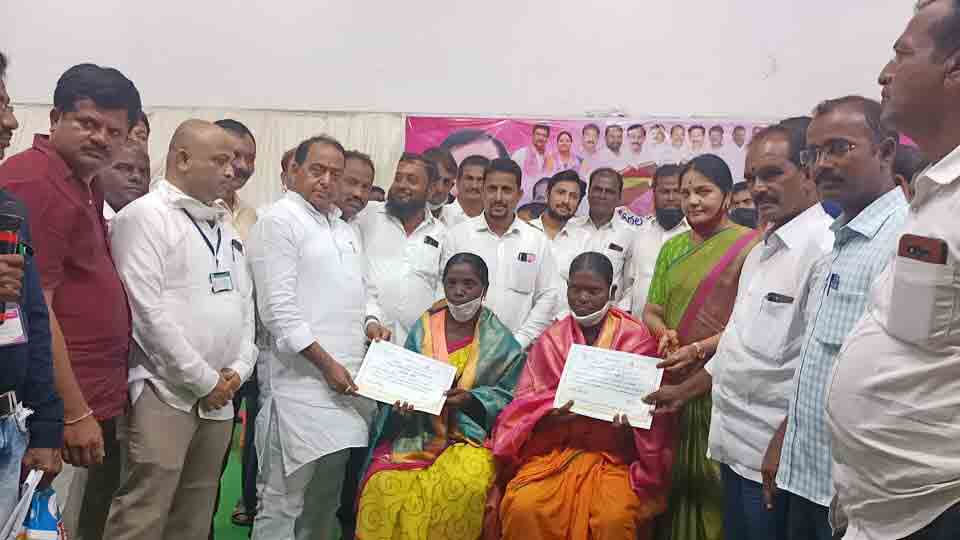 పారిశుధ్య కార్మికుల సేవలు వెలకట్టలేనివి