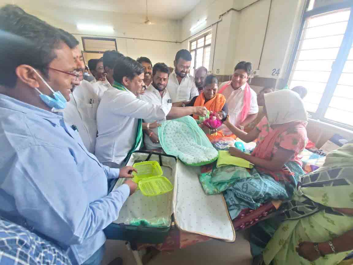 వంద పడకల దవాఖానతో అందుబాటులో వైద్యం..