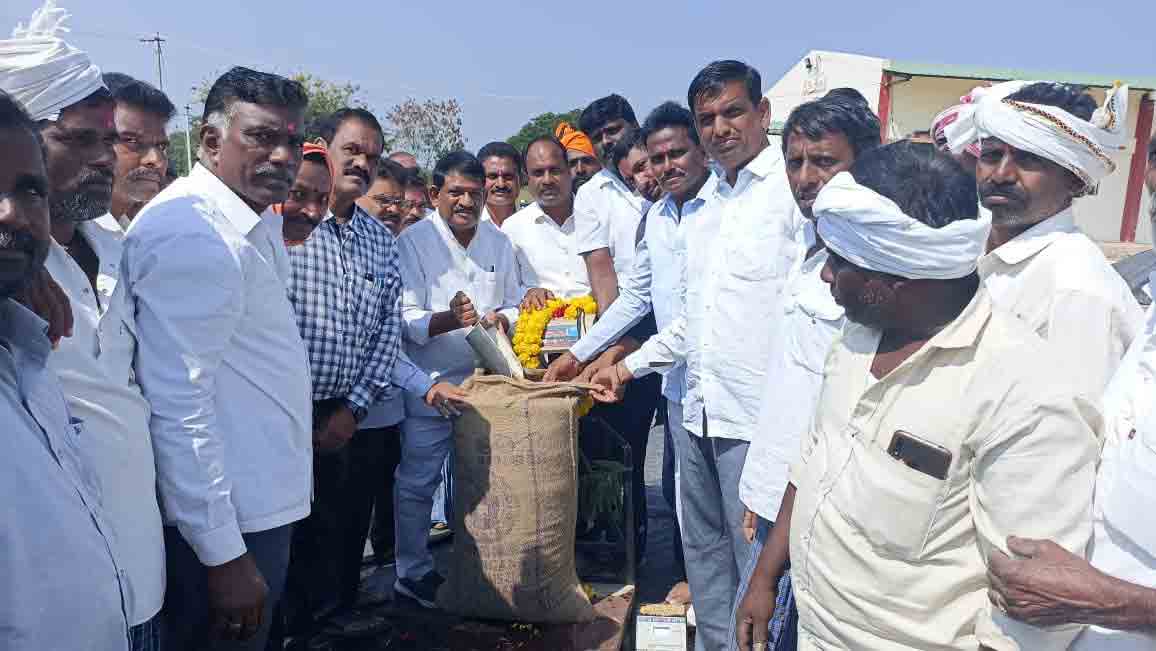 కొనుగోలు కేంద్రాలను సద్వినియోగం చేసుకోవాలి ..ఎమ్మెల్యే విఠల్‌రెడ్డి