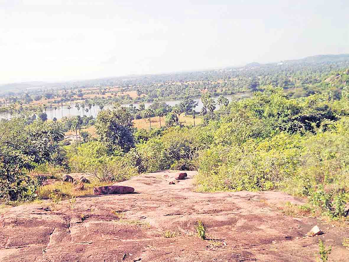 ప్రకృతి ఒడిలో.. పాండవుల బండ