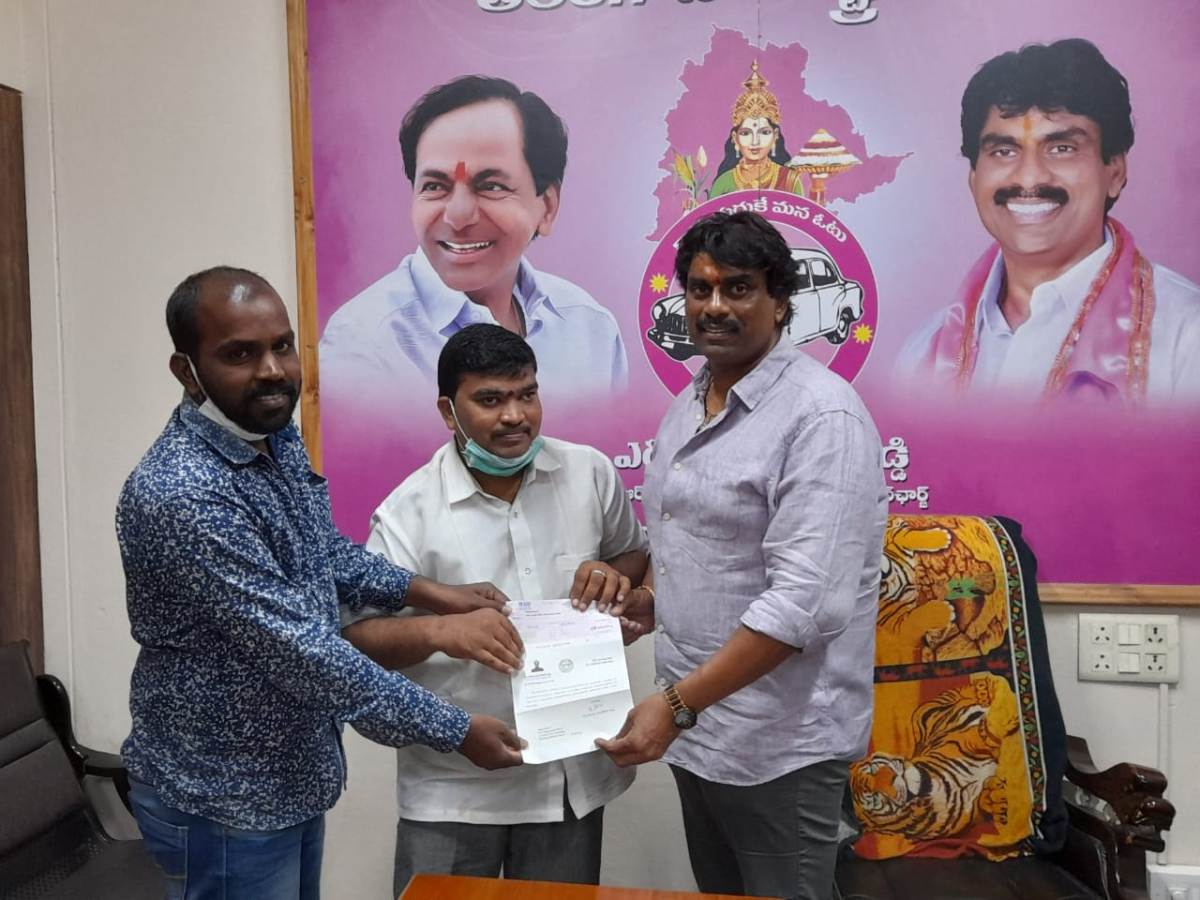 Cmrf | సీఎం రిలీఫ్‌ ఫండ్‌ చెక్కు అందజేత