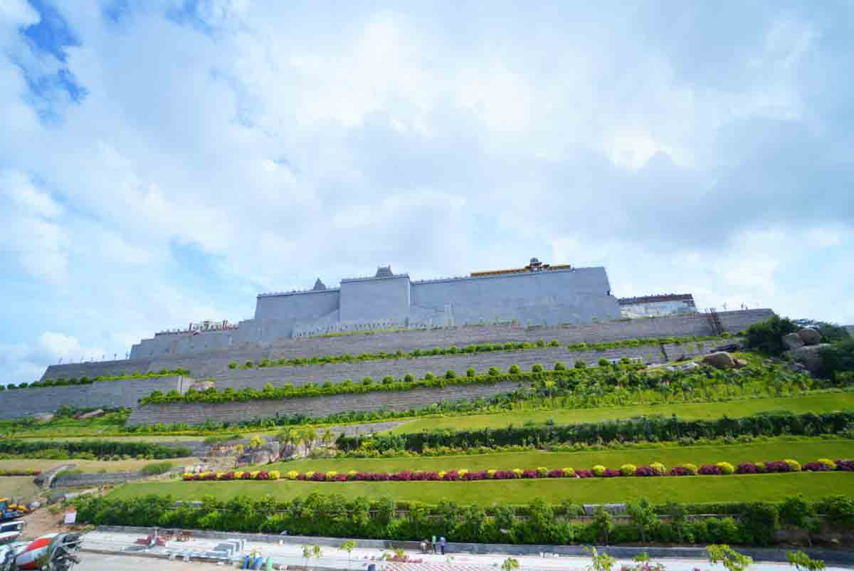 కొండంత పచ్చదనం..