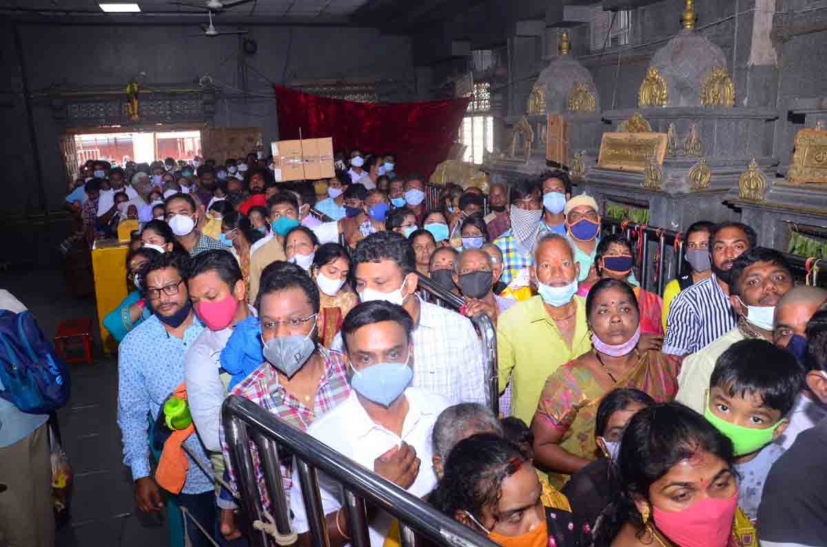 యాదాద్రిలోభక్త జనసందడి