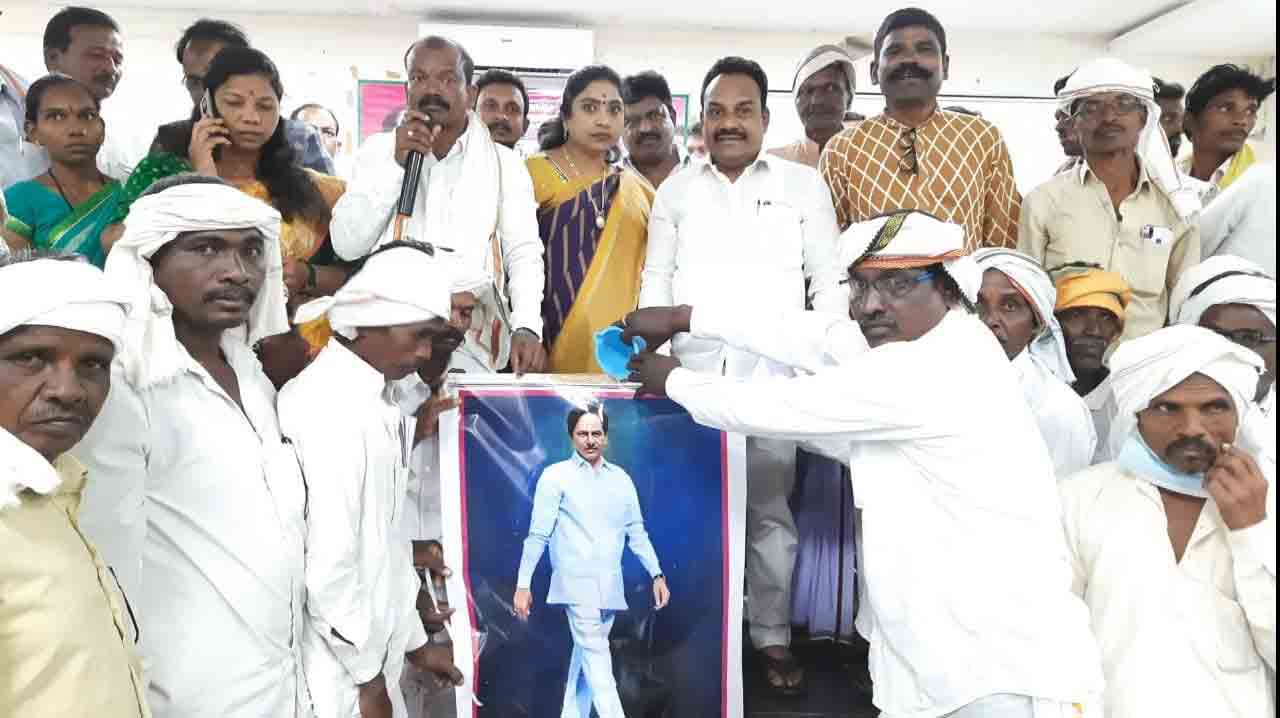 కేసీఆర్‌తోనే ఆదివాసీల అభివృద్ధి సాధ్యం..