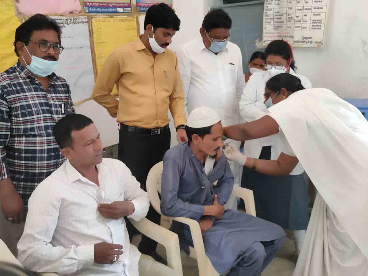 కరోనా వ్యాక్సిన్‌పై అపోహాలు నమ్మొద్దు.. కలెక్టర్‌ నారాయణరెడ్డి