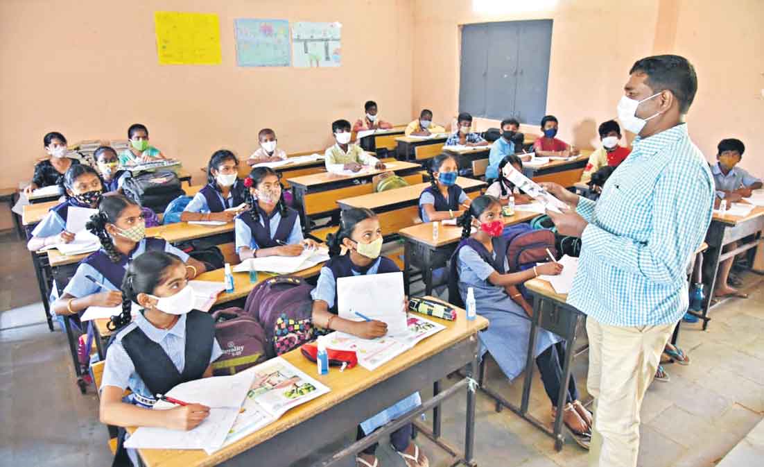 విద్యార్థుల హాజరులో తెలంగాణ భేష్‌