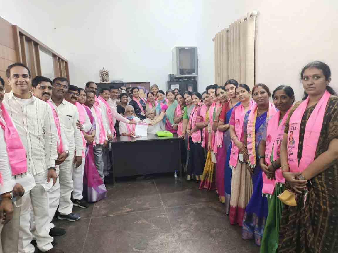 సీఎం కేసీఆర్‌ తరఫున అన్ని జిల్లాల జడ్పీ చైర్మన్ల నామినేషన్లు