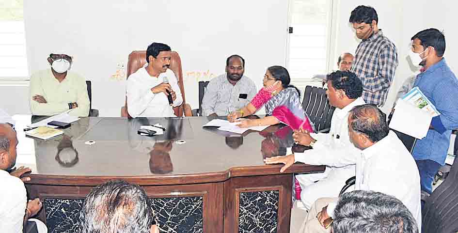 పెండింగ్ పనులు పూర్తి చేయాలి