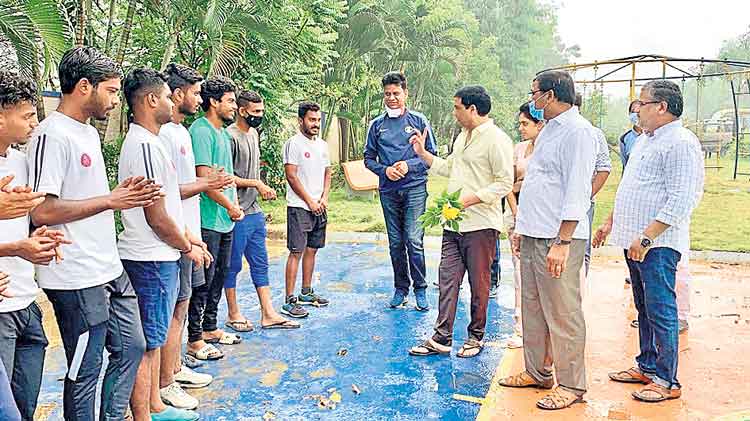 ఉత్కంఠగా ఫుట్‌బాల్‌ టోర్నీ