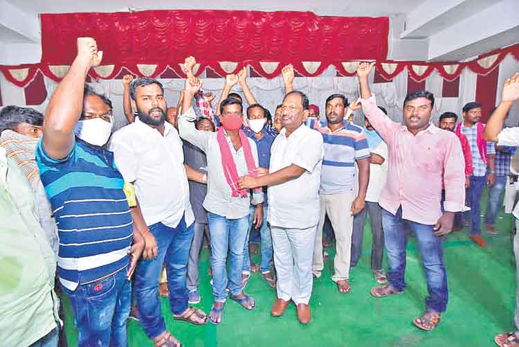 టీఆర్‌ఎస్‌లోకి వలసల జోరు