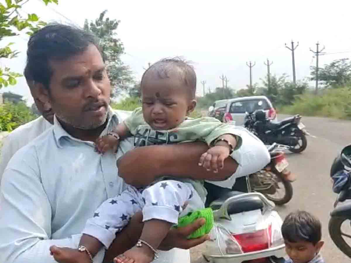 Vikarabad : ద్విచక్ర వాహనాన్ని ఢీకొన్న కారు..