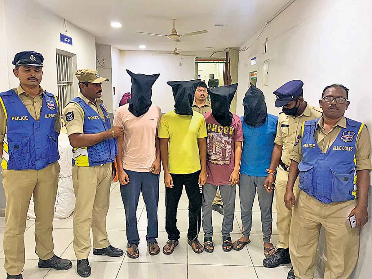 హత్య కేసులో నలుగురికి రిమాండ్‌