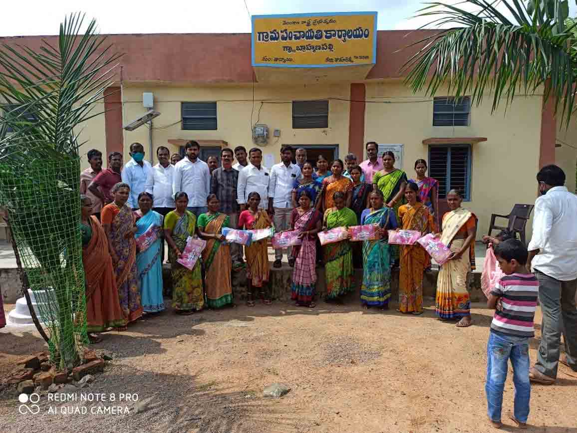 గ్రామాల్లో బతుకమ్మ చీరల పంపిణీ