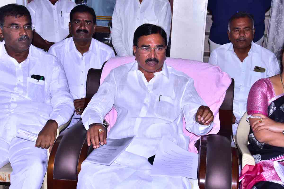 ఓట్ల కోసమే దొంగ నాటకం