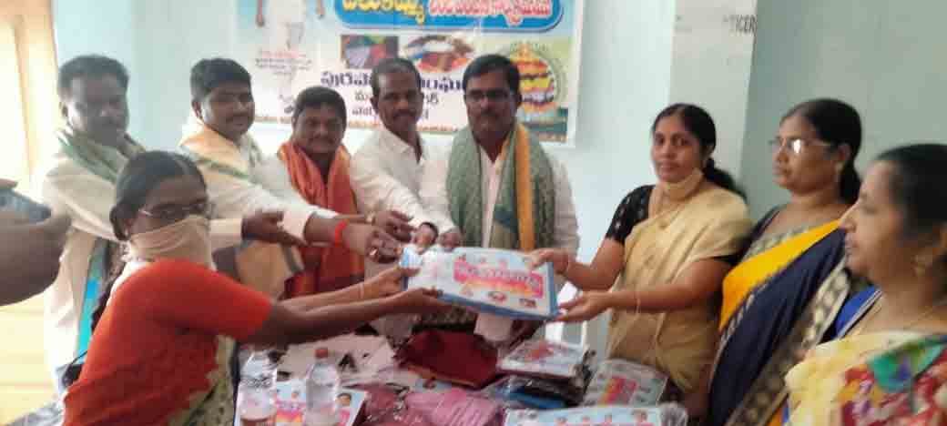 సర్కారు కానుక.. బతుకమ్మ చీరె