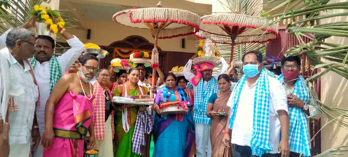 భక్తిశ్రద్ధలతో..