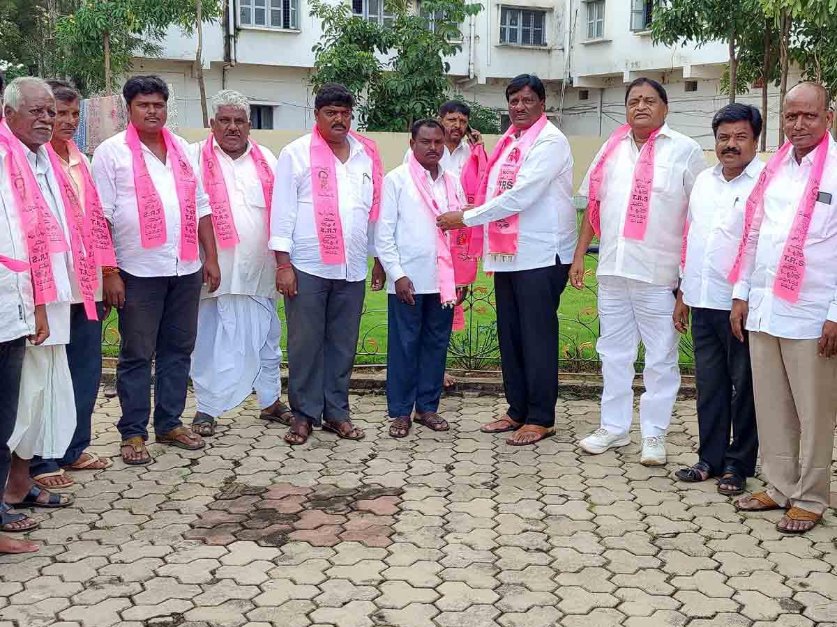Vikarabad : అభివృద్ధిని చూసి టీఆర్‌ఎస్‌లోకి వలసలు..