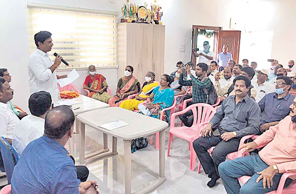 టైప్‌ రైటింగ్‌ సంస్థల సమస్యలు ప్రభుత్వం దృష్టికి తీసుకెళ్తా