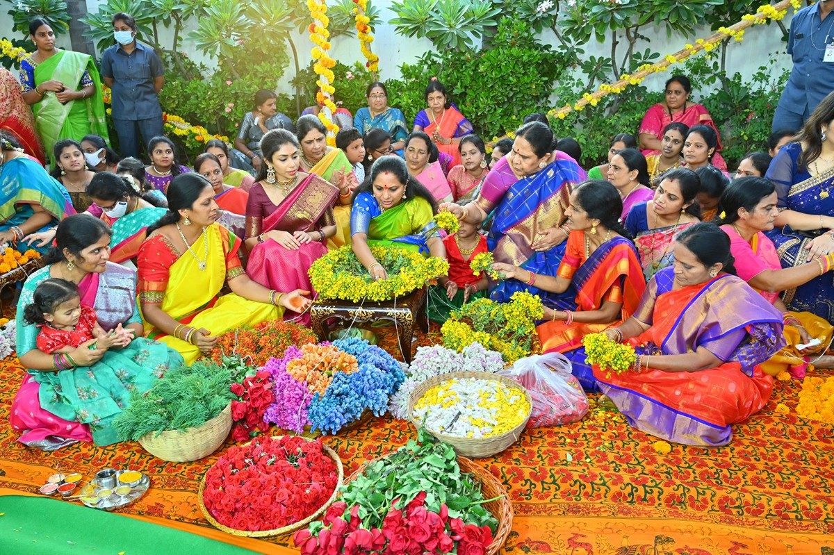 సంబురంగా సద్దుల పొద్దు