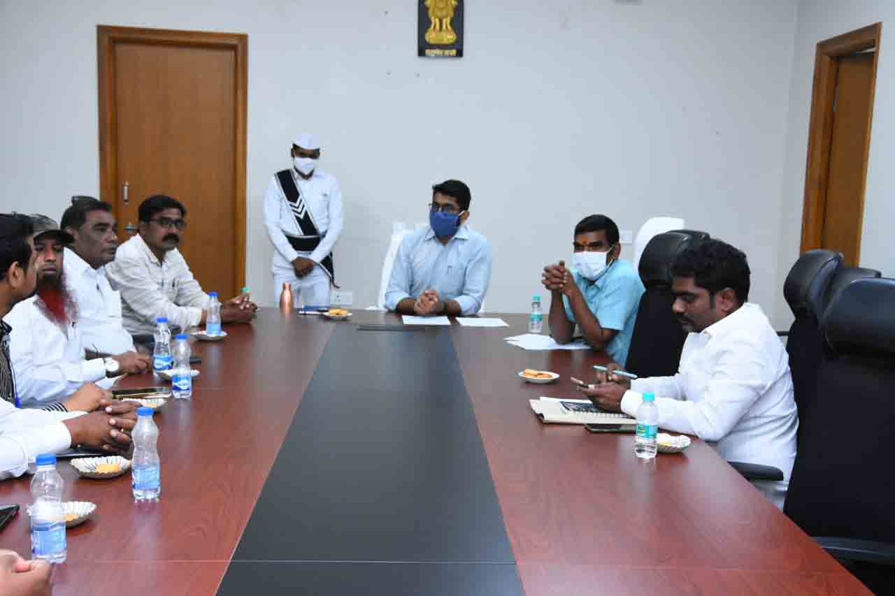 అటవీ, రెవెన్యూ అధికారులు సమన్వయంతో పనిచేయాలి..