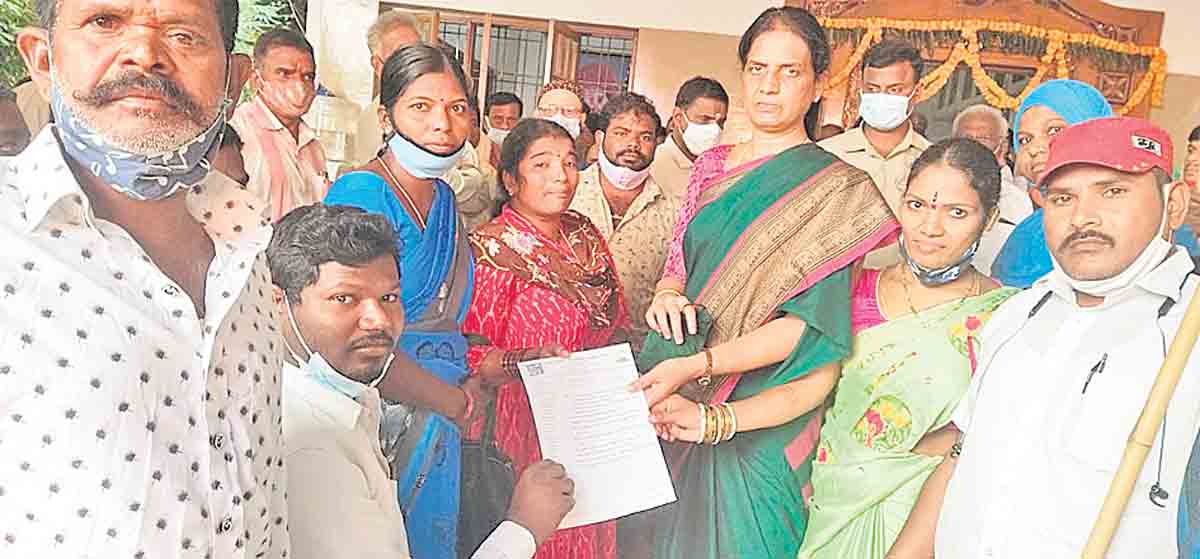 పార్టీకి యువకులు పట్టుగొమ్మలు