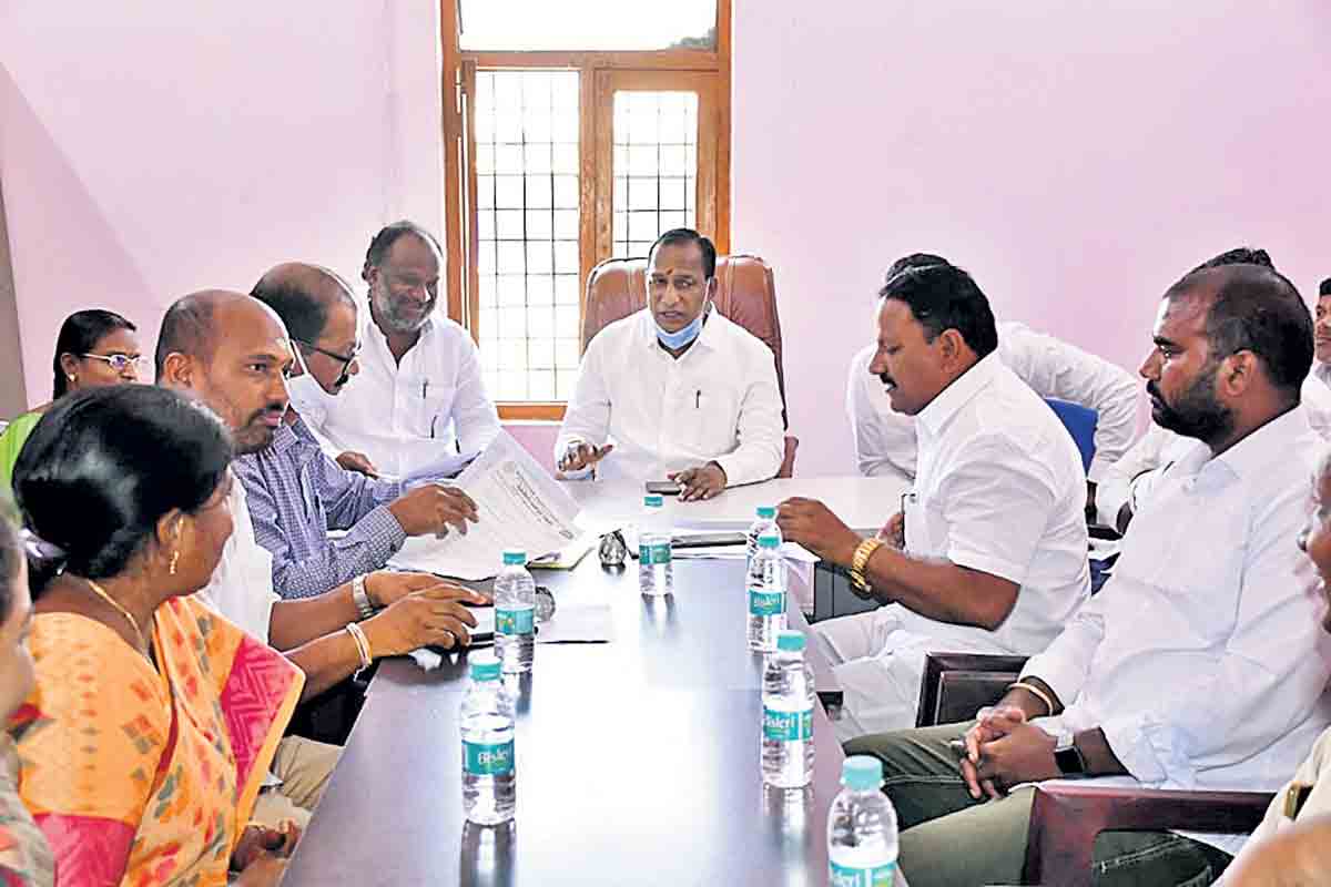 సమన్వయంతో పని చేయాలి