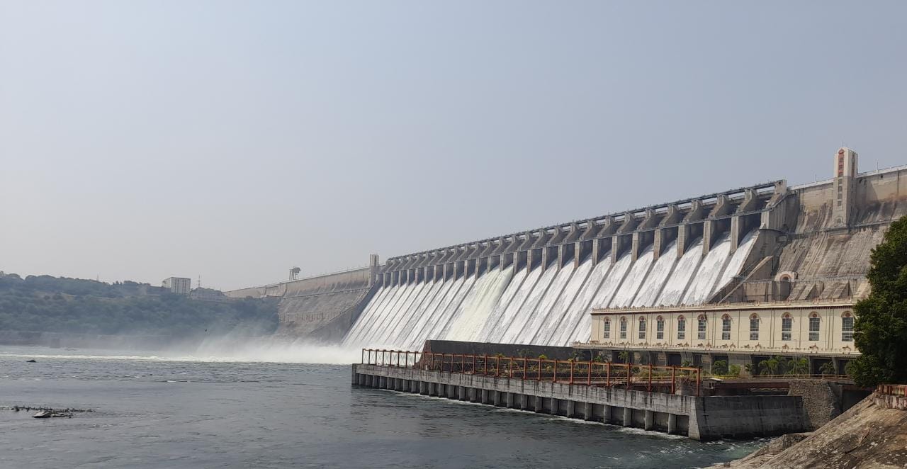 Nagarjunasagar: 2 గేట్ల ద్వారా నీటి విడుదల
