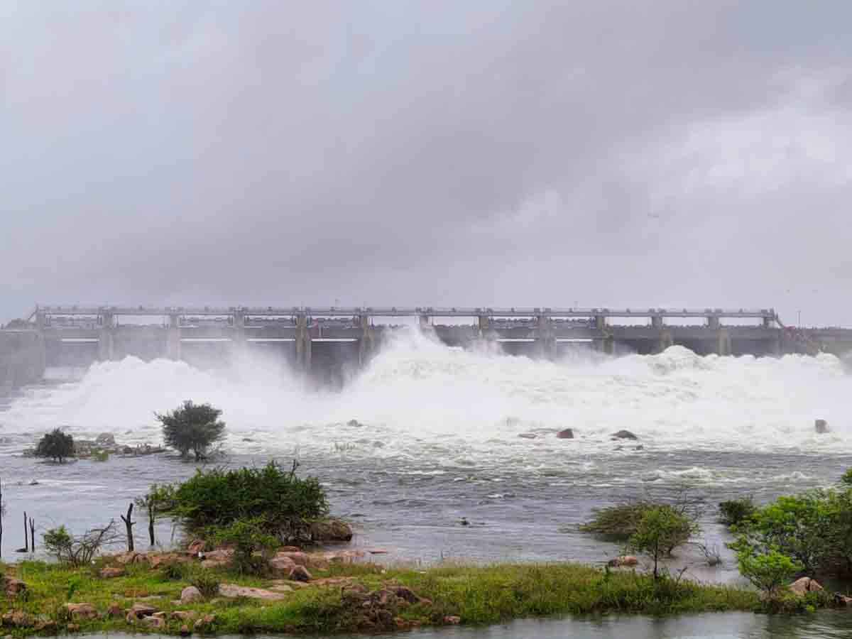 ప్రాజెక్టులకు కొనసాగుతున్న ఇన్‌ఫ్లో