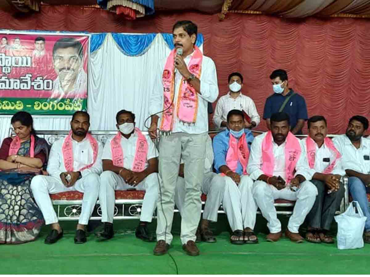 టీఆర్‌ఎస్‌ గర్జనకు తరలిరావాలి .. ఎమ్మెల్యే సురేందర్‌