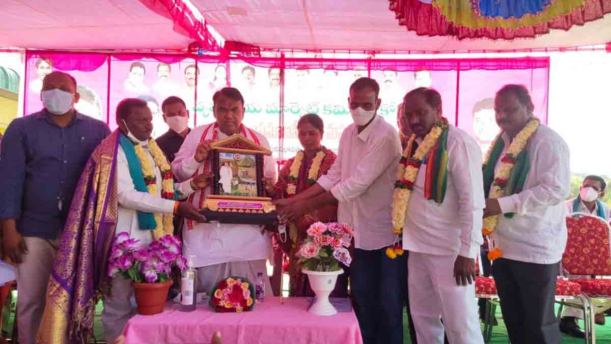 రైతుల సేవలో ముందుండాలి