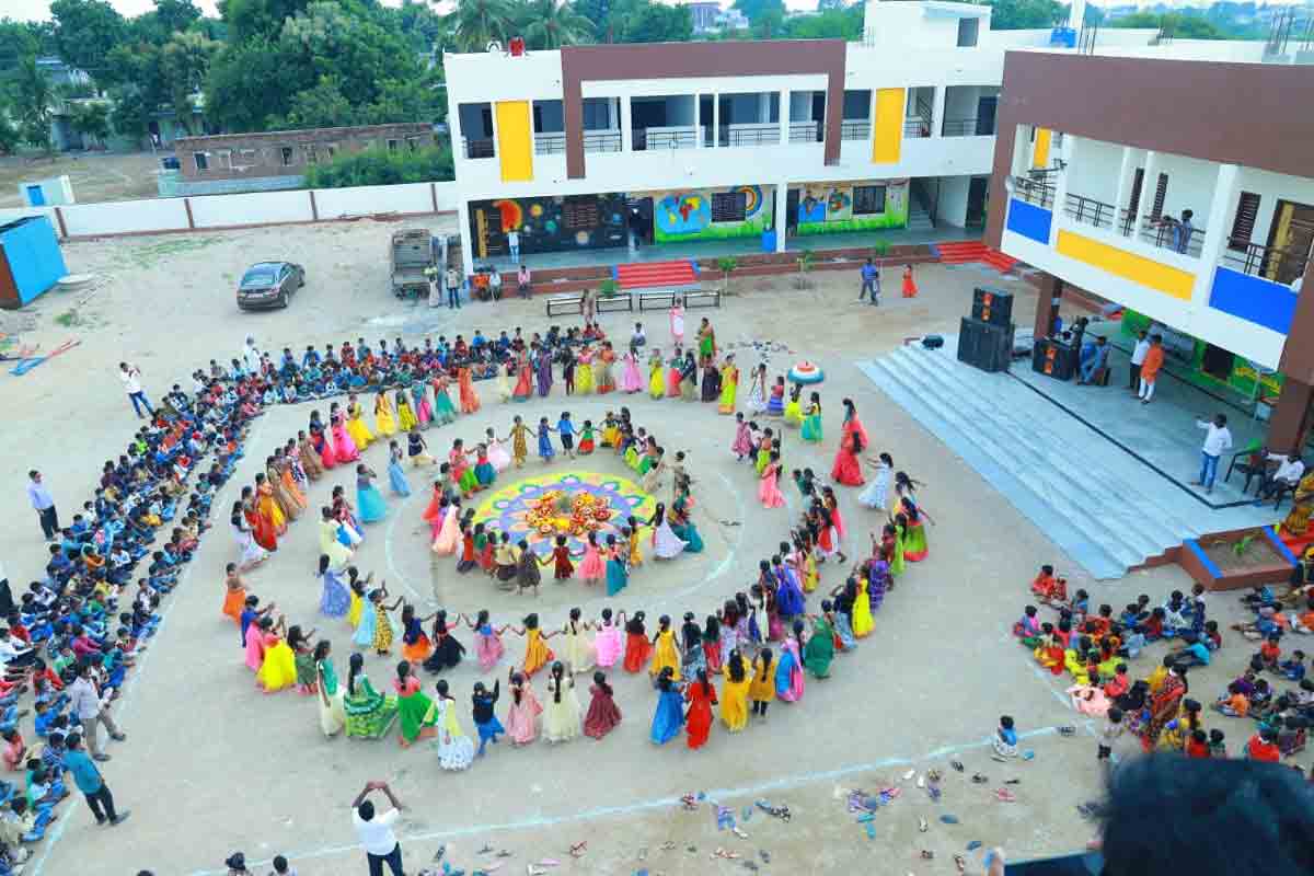 పూల పండుగొచ్చె